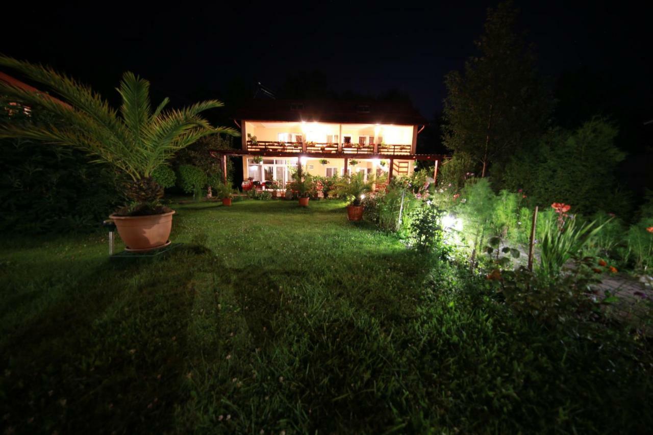 Pensiunea Criveanu Horezu Exterior foto