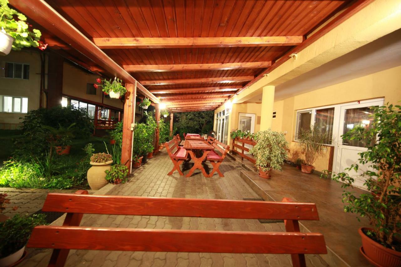 Pensiunea Criveanu Horezu Exterior foto